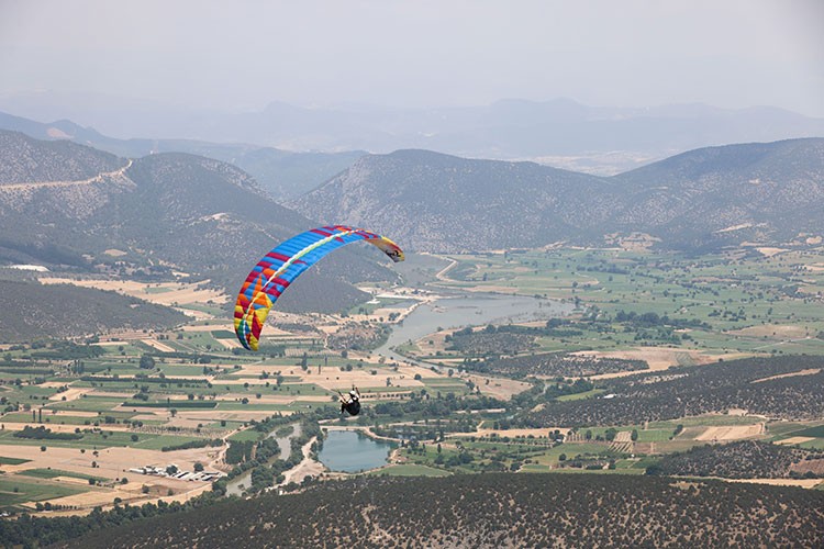 "Take Off Bilecik" yamaç paraşütü etkinliğinde 110 sporcu uçuş yaptı