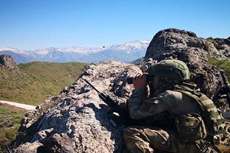 Hakurk'ta 2 terörist etkisiz hale getirdi