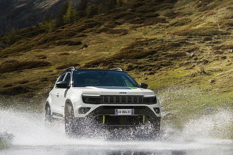 Yeni Jeep Avenger 4xe Türkiye'de satışta