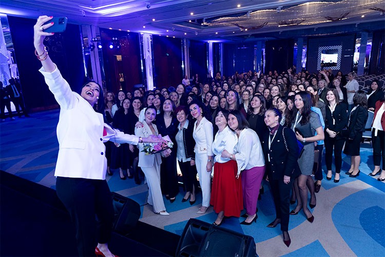 Sanovel'den kadınlara anlamlı mesaj