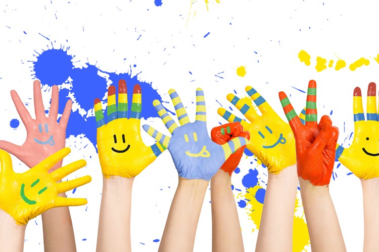 Çocuklar için Minik Eller Akrilik Boyama Atölyesi Trump Art Gallery'de