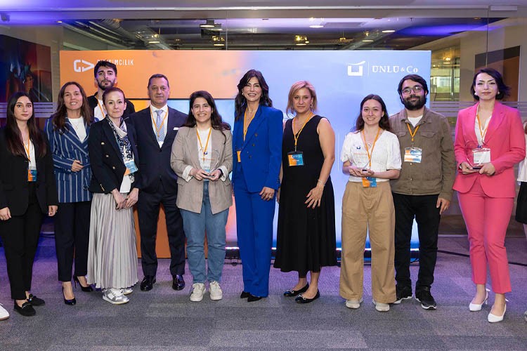 ÜNLÜ & Co Kadın Teknoloji Girişimcileri Akademisi İlk Mezunlarını Verdi