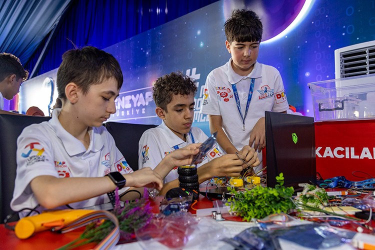 DENEYAP Makeathon ile Teknoloji Yıldızları TEKNOFEST 2025'te