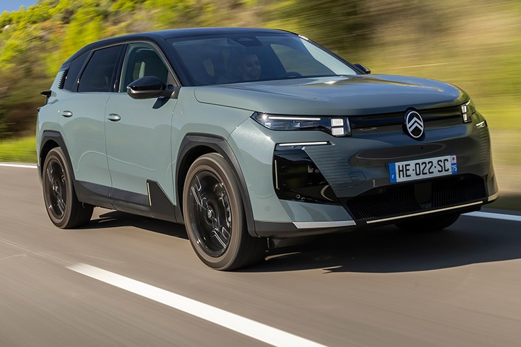 Yeni Citroen E-C5 Aircross Portekiz'de