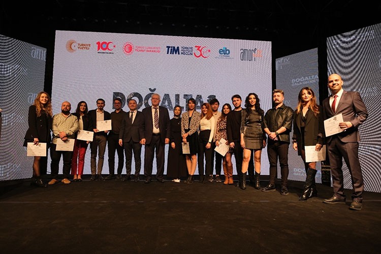 Başarılı ihracatçı ve tasarımcılara ödül