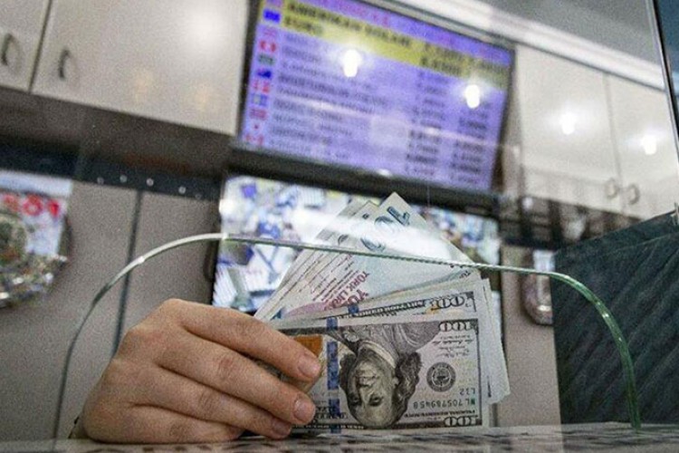 Dolar 13.57'den başladı