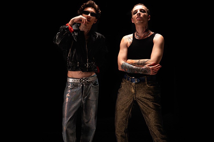 İki kardeşten düet