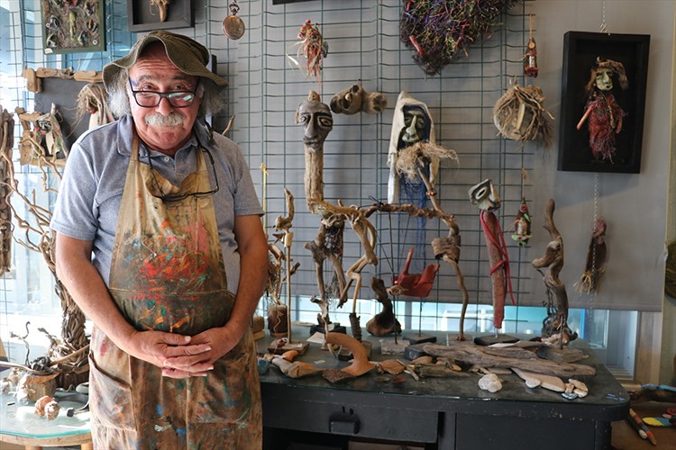 Denizin sürüklediği ağaç ve amforalar, hediyelik eşyaya dönüşüyor