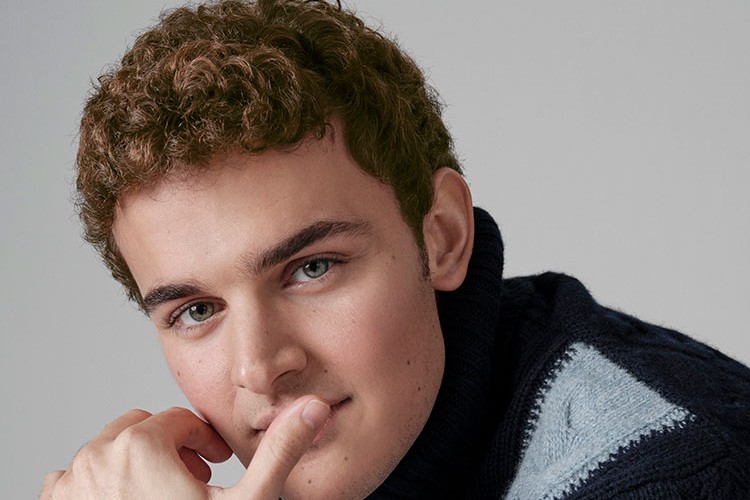 Cem Yenel'den 3 haftada iki tekli