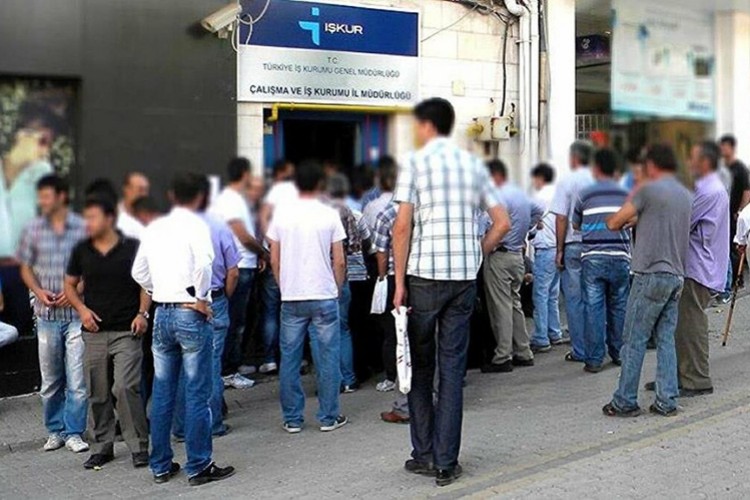 İstihdam 2.7 geriledi