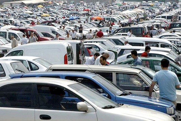 İkinci elde fiyat da düştü satış da...