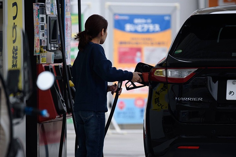 Japonya'da petrol rezervlerini piyasaya sürüyor