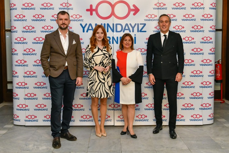 Yanındayız Derneği üyeleri ve destekçileri Dünya Kadınlar Günü için buluştu