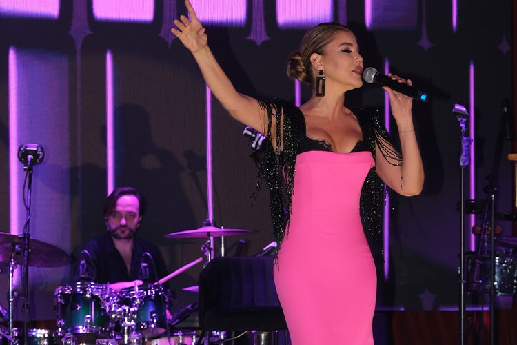 Sezen Aksu şarkılarıyla gümbür gümbür geliyor