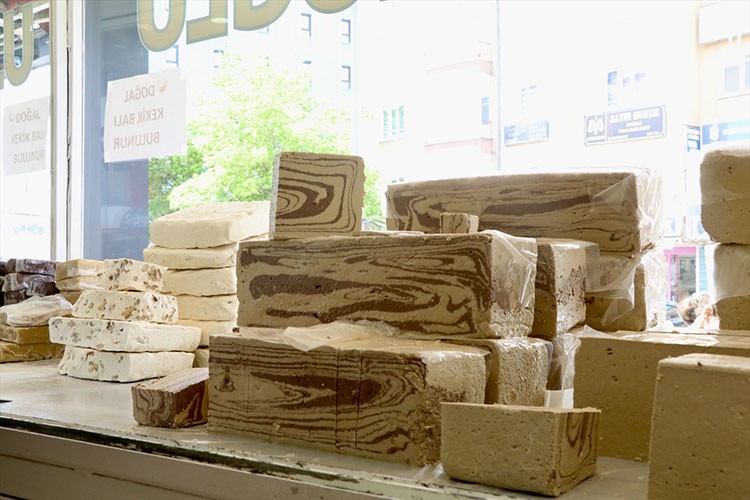 Dede mesleği helvacılığı üçüncü kuşak sürdürüyor