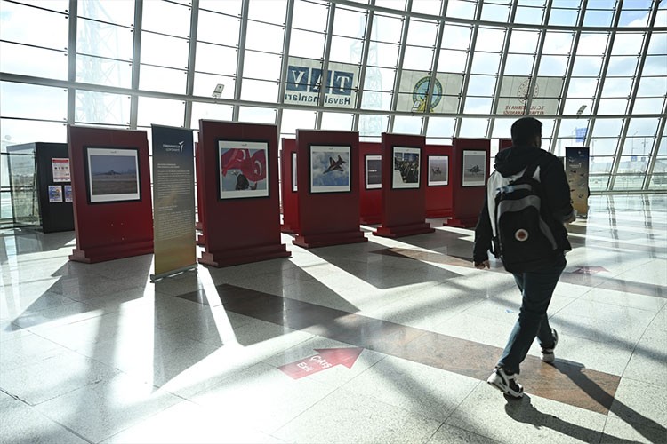 TUSAŞ ürünlerinin fotoğrafları Esenboğa Havalimanı'nda sergileniyor