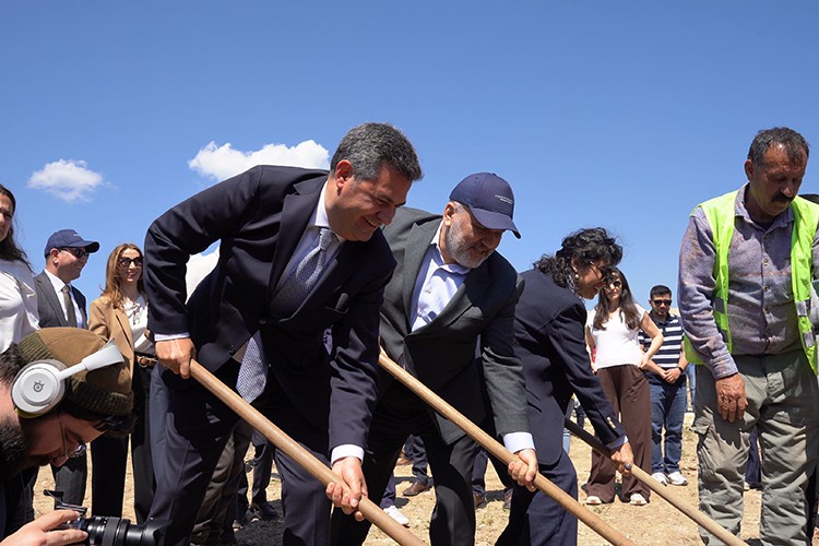 Milas'ta 4 bin fidan toprakla buluştu