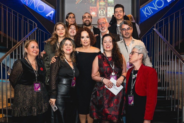 50. Sanat Yılında Müjde Ar'a Münih'te Yaşam Boyu Başarı Ödülü Verildi