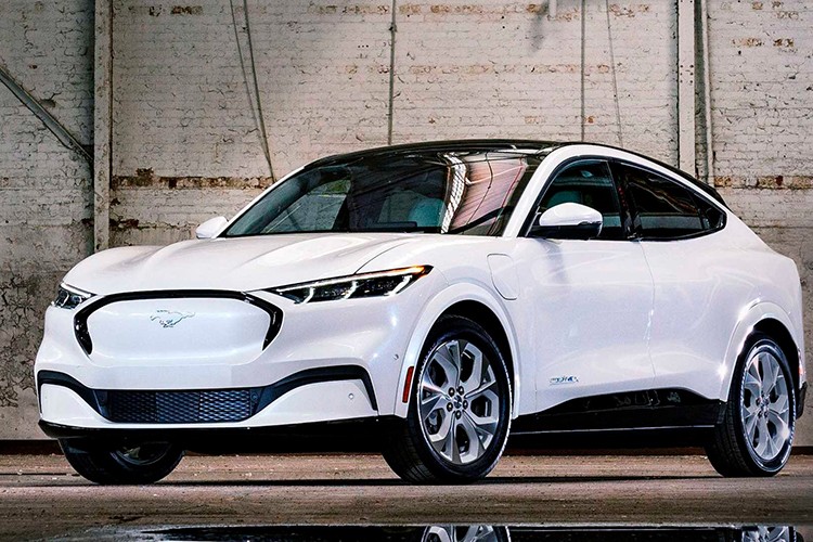 Mustang Mach-E'nin fiyatlarında yeniden indirime gitti