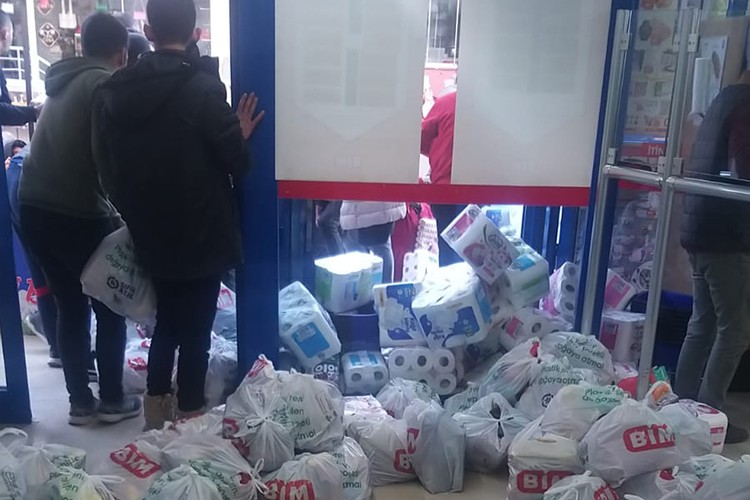 100'ü aşkın mağazada ücretsiz ürün dağıtımı