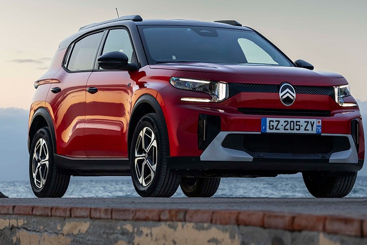 Citroen, elektrikli mobilite hedeflerini 100. yıl simgesiyle vurguladı