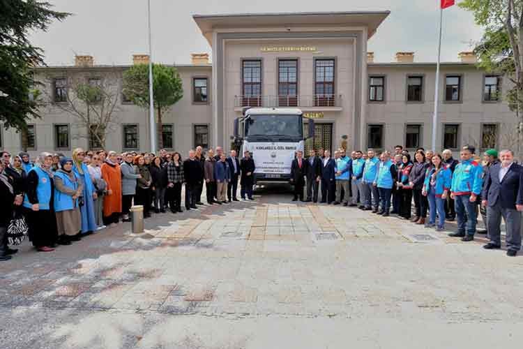 Kırklareli'nden deprem bölgesine kuru gıda ve bakliyat gönderildi