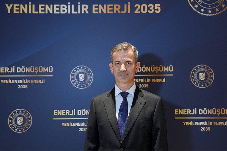 Türkiye rüzgar ve güneş hedefini 37 bin megavat artırdı