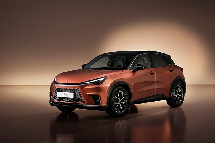 Lexus'tan Sıra Dışı B SUV: Yeni LBX