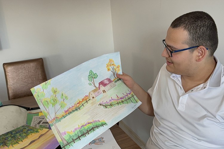 Resim tutkunu otizmli Osman'ın hayali yeni sergiler açmak