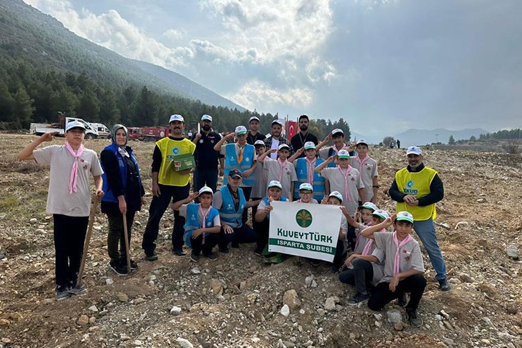 Depremzede izcilerin 81 il için yaptığı tohum topları toprakla buluşuyor