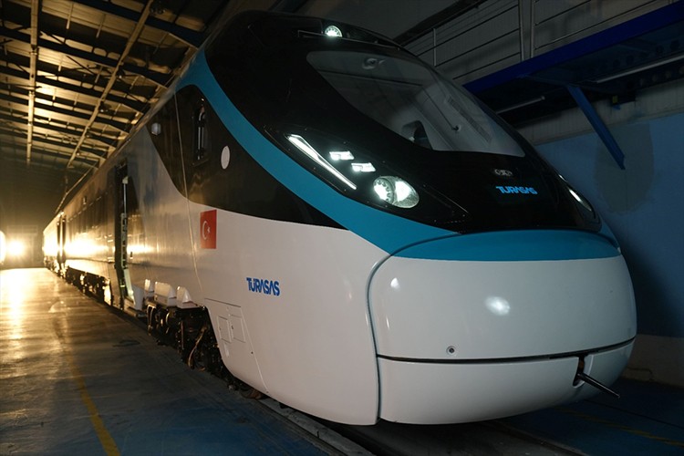 Türkiye'nin en hızlı milli elektrikli tren seti bu yıl raylara inecek
