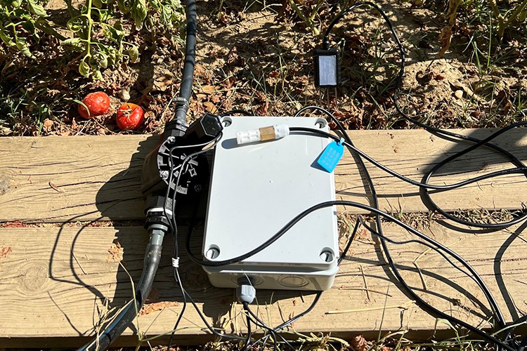 Elektronik kontrollü damla sulama sistemi