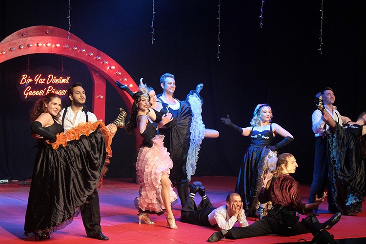 'Bir Yaz Dönümü Gecesi Rüyası Müzikali'ne yoğun ilgi