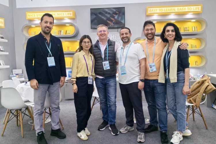 Adel Kalemcilik, Çin'e çıkartma yaptı