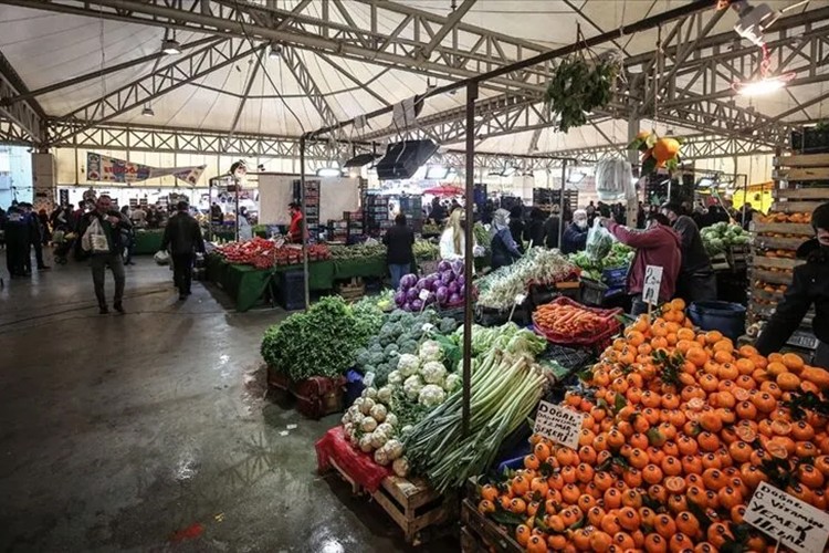Pazarcı esnafı da enflasyona yenildi