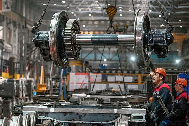 Rusya'da sanayi üretimi 2024'te yüzde 4,6 arttı