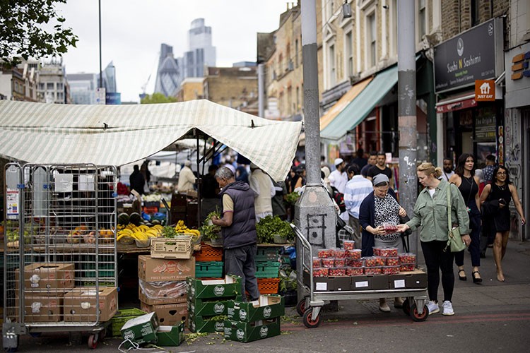 İngiltere'de TÜFE ilk kez arttı