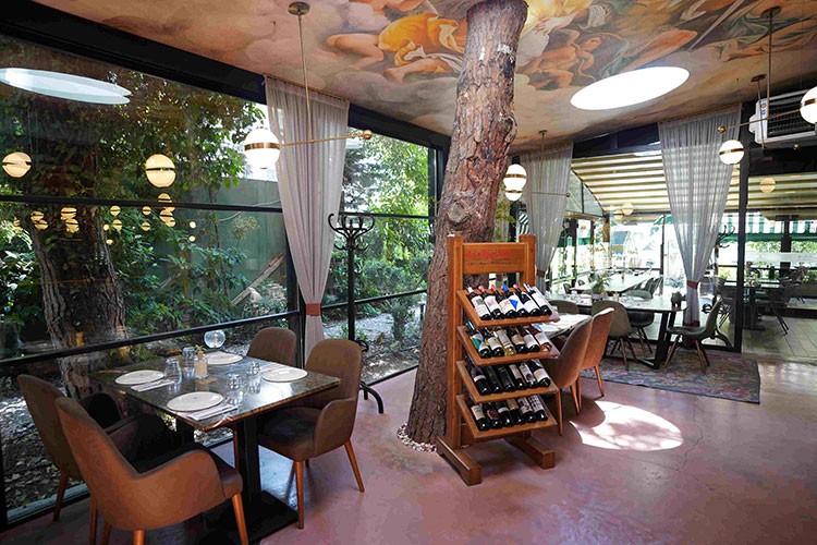 Yüzü ve menüsüyle göz kamaştırıyor