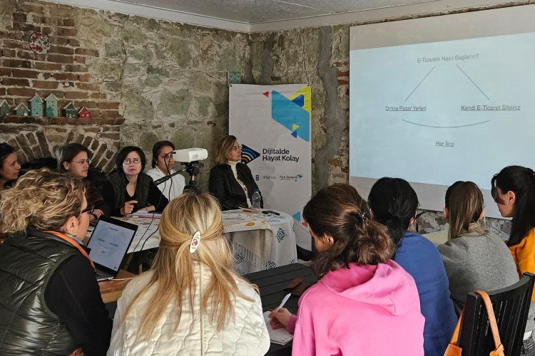 Türk Telekom, Dijitalde Hayat Kolay ile deprem bölgesindeki kadınları dijital dünyaya hazırlıyor