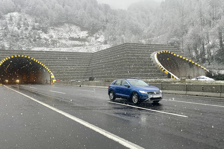 Bolu Dağı'nda kar etkili oluyor
