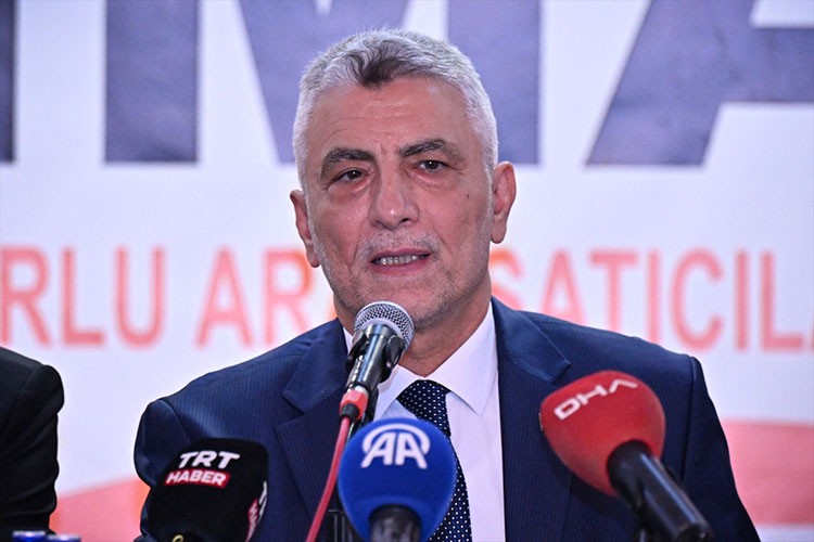 Ticaret Bakanı Bolat, oto galerici esnafı ile bir araya geldi