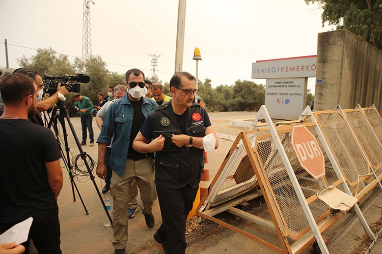 Bakan Dönmez, santralde incelemelerde bulundu