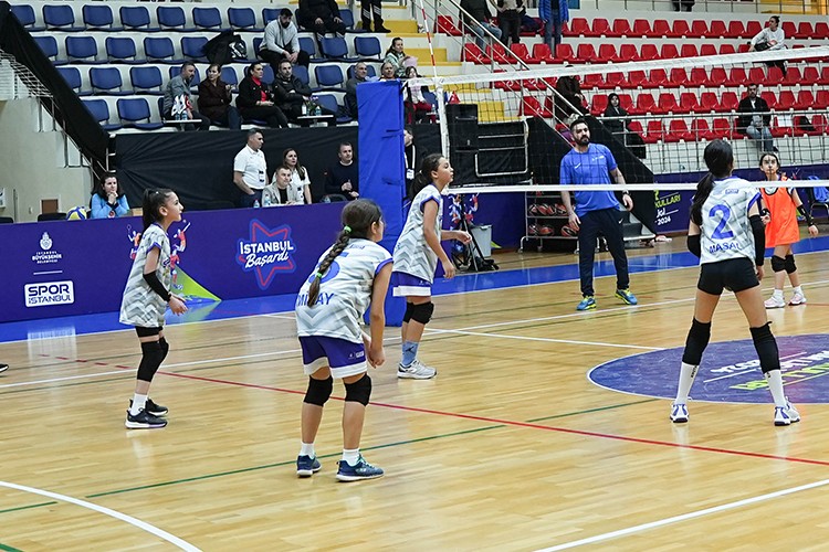 Spor İstanbul'dan kulüplere 33 sporcu daha