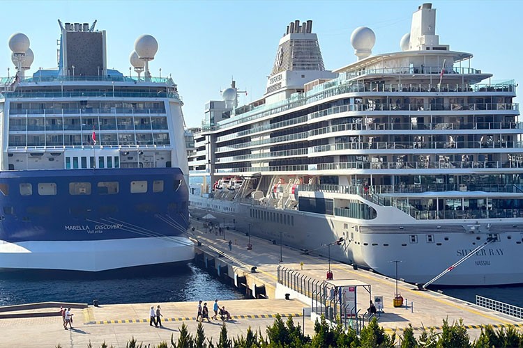 Yolcu gemileri "Marella Discovery" ve "Silver Ray" Bodrum'a geldi