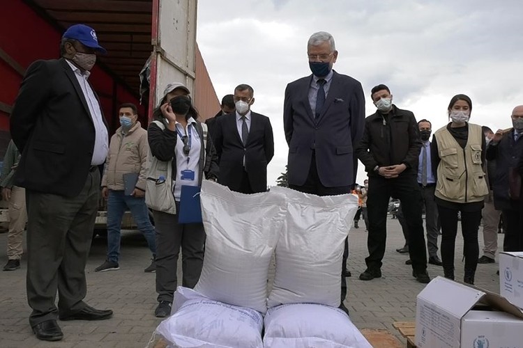 "İnsani yardım için sınırlar açılmalı"