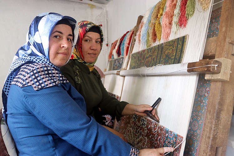 Balkondan dünyaya açıldı!..