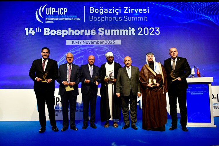 "Ticaret hacmini ve yatırım düzeyini artırmalıyız"