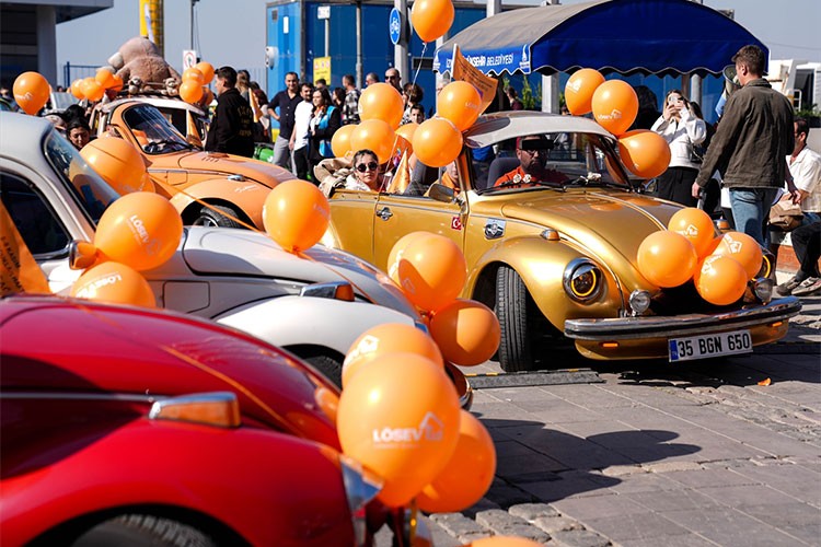 Lösemi farkındalığı kapsamında İzmir'de turuncu yürüyüş