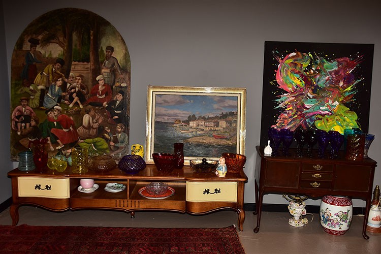 Uğur Batur'dan Sokak Hayvanları Yararına Müzayede