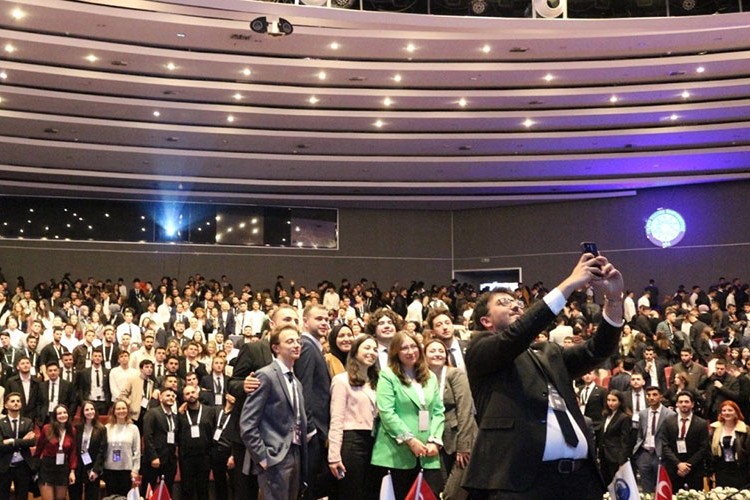 Denizcilik her sektörden daha farklı